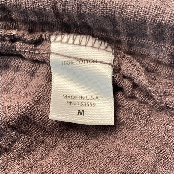 It is Well L.A. Tunic Top Long Sleeve V-Neck Mocha Relaxed Raw Edge Gauzy Medium - Picture 11 of 12